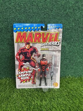 Marvel Super Heroes DAREDEVIL Exploding Grapple Hook Toy Biz 1990s Action Figure